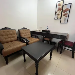 Hotel Gee Bee Palace